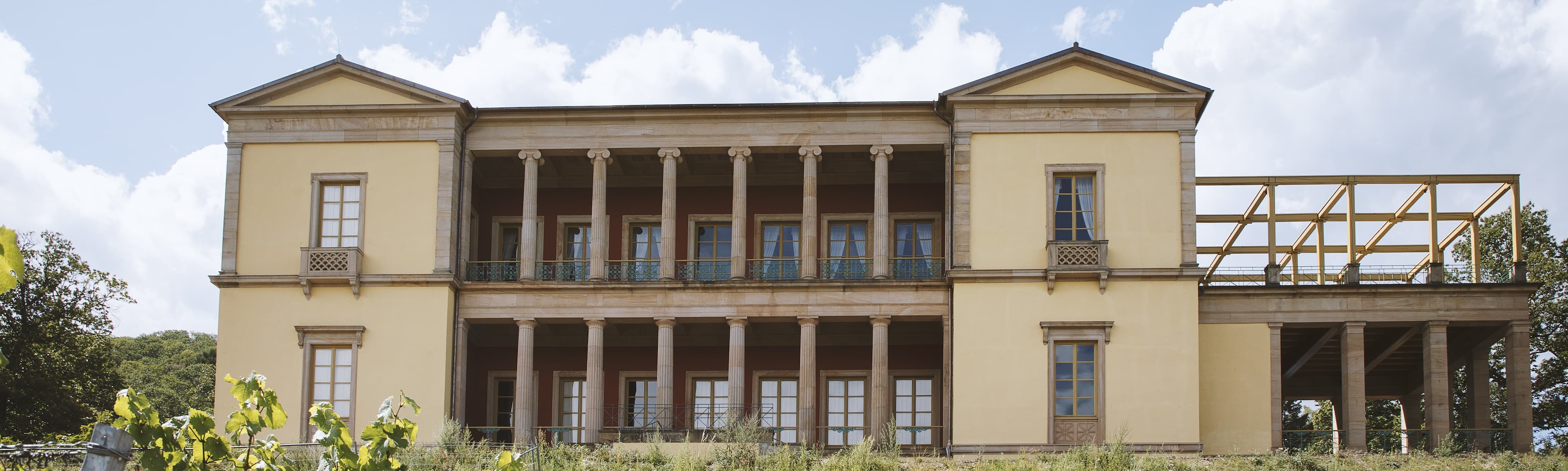Säulengang der Schloss Villa Ludwigshöhe